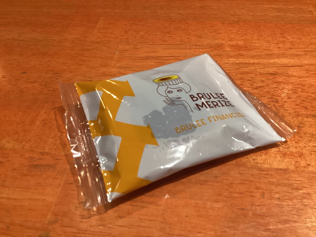 Coinrockers's tweet photo. 本日の貢物♫
早速頂いた❣️
都会のお菓子は美味しいのー☆*:.｡. o(≧▽≦)o .｡.:*☆ https://t.co/cZNntBmdyh