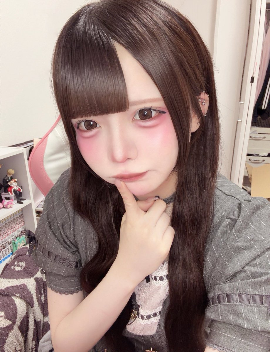 MMe__mu's tweet photo. こっちみて https://t.co/RGjgONMtAX