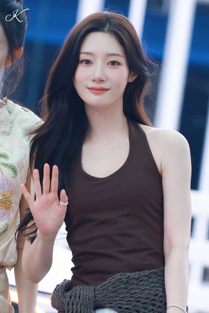 kkk_1201_'s tweet photo. 260619 ICN
예쁜언니ㅠㅠ
#정채연 #JUNGCHAEYEON
#아이오아이 #IOI https://t.co/60asviJ0Wi