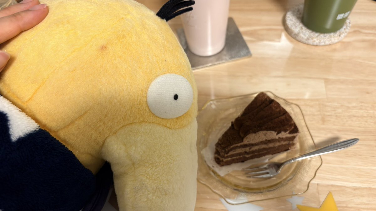 KODUCKLIFE's tweet photo. 社長『主人、何食べてるの❓🍰ずるい‼️』
主人『今日は模試で脳🧠を使ったんだよ😁あんさんは、勉強したら❓』 https://t.co/udvohL10OX