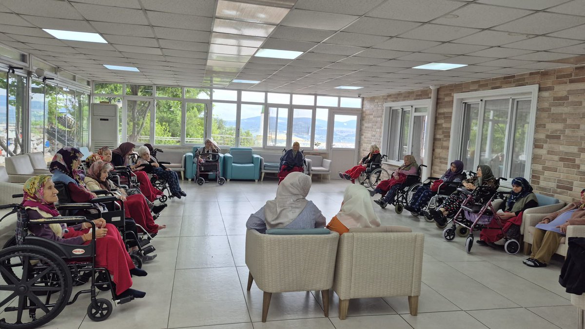 manisaash's tweet photo. Soma Müftülüğü tarafından görevlendirilen din görevlileri, Soma Bakım Rehabilitasyon ve Aile Danışma Merkezi Müdürlüğü Huzurevi Birimini ziyaret etti. https://t.co/HdDy2ov8Ru