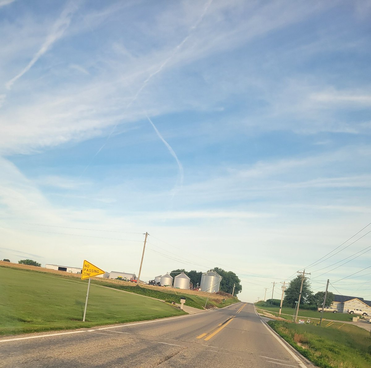 GroundHoosier's tweet photo. Sick of it! #indiana #StopGeoengineering #poison #chemtrails #cloudseeding #ClimateScam https://t.co/tIdW4E1zvL