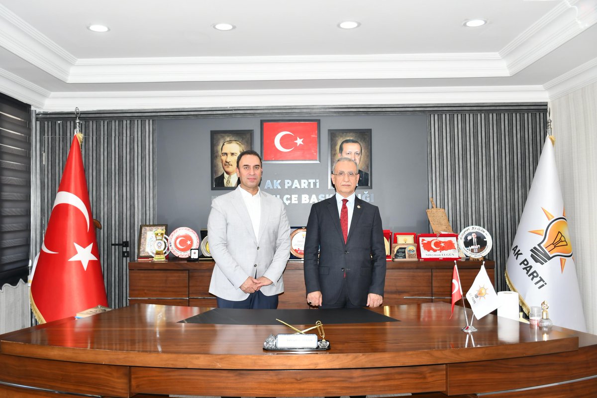 ProfDrDusak's tweet photo. 📍 AK Parti Eyyübiye İlçe Başkanlığı

AK Parti Eyyübiye İlçe Başkanlığımızda, İlçe Başkanımız Sayın Süleyman Elgün, teşkilat mensuplarımız ve belediye meclis üyelerimizle bir araya geldik.

Eyyübiye’mizin gündemindeki konuları, mahallelerimizden gelen talepleri ve vatandaşlarımıza daha etkin hizmet sunabilmek adına yürütülen çalışmaları değerlendirdik.

Birlik ve beraberlik içerisinde, Eyyübiye’miz ve Şanlıurfa’mız için çalışmaya devam ediyoruz.

#TürkiyeYüzyılı #AKParti #Şanlıurfa #Eyyübiye

@RTErdogan @Akparti @bybekirbozdag @abuyukgumus @hakanaksu058 @farukaytek @milhamigunbegi @ElgunSuleyman @akpartiurfa @EyyubiyeAkParti