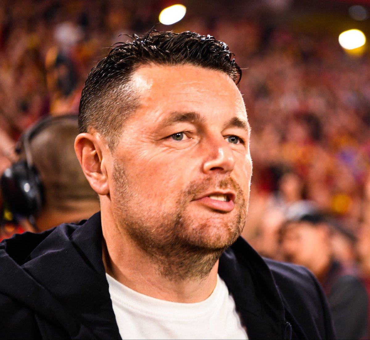 ActuFoot_'s tweet photo. 🚨 PIERRE SAGE 🇫🇷 REGRETTE LE PEU DE CONSIDÉRATION ACCORDÉ AUX ENTRAÎNEURS DU FOOT AMATEUR. 😤👇

« C'EST PLUS QUE LE SYNDROME DE L'IMPOSTEUR EN FAIT, C'EST L'INJUSTICE DE CE MILIEU. 😩

Je pense qu'il y a vraiment des gars dans le foot amateur qui ont des possibilités d'être à CES NIVEAUX-LÀ. ✅

Et à l'inverse, IL Y A DES GENS QUI Y ONT ÉTÉ PROPULSÉS ALORS QU'ILS N'AVAIENT RIEN À Y FAIRE. 🥶 »

🎙️ @ligue1plus via @lequipe