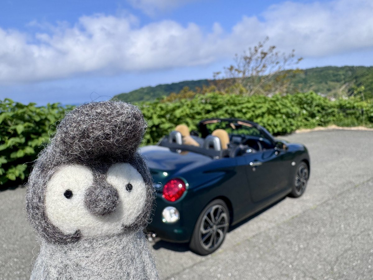 u2e6x's tweet photo. コペン!HappyBirthday🎂
今日は、新しくペン旅の相棒として加わったコペンの誕生日だそう。これからも、愛おしいペン達の元へ一緒に出かけよう!🐧
#きょうのコペン #ペンヒナ散歩
#keepitopen https://t.co/Wj9ywjmYMg