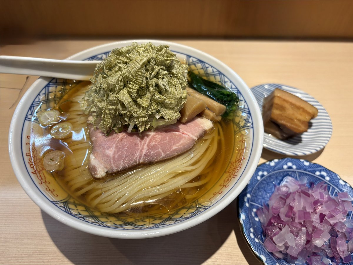 須紗さん 冷やしソバ大盛 角煮 玉ねぎ 一口目のスープ、去年より深みが