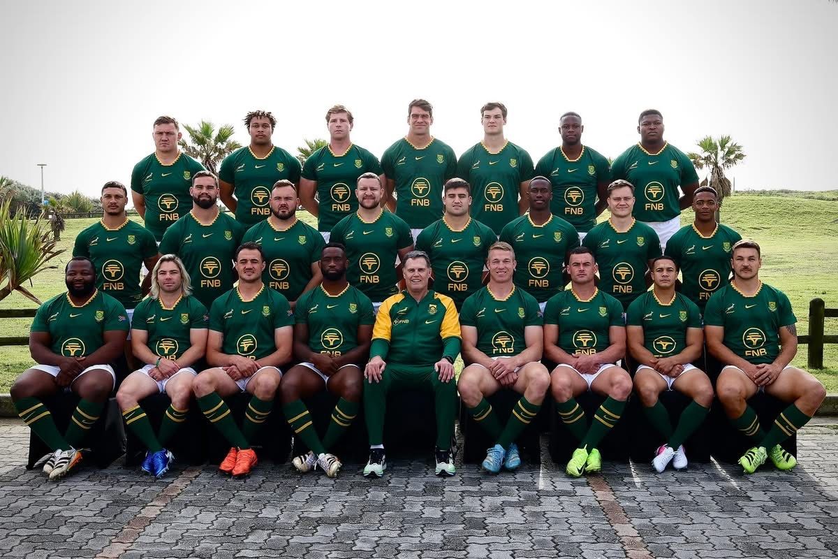 JustPlainX's tweet photo. 💪🇿🇦GO BOKKE!!!🏉

Here’s your first #Springbok team photo of the year! 💚💛 🔥

#JustPlainSport #southafrica #Springboks  #Rugby https://t.co/xa8B25HLYx