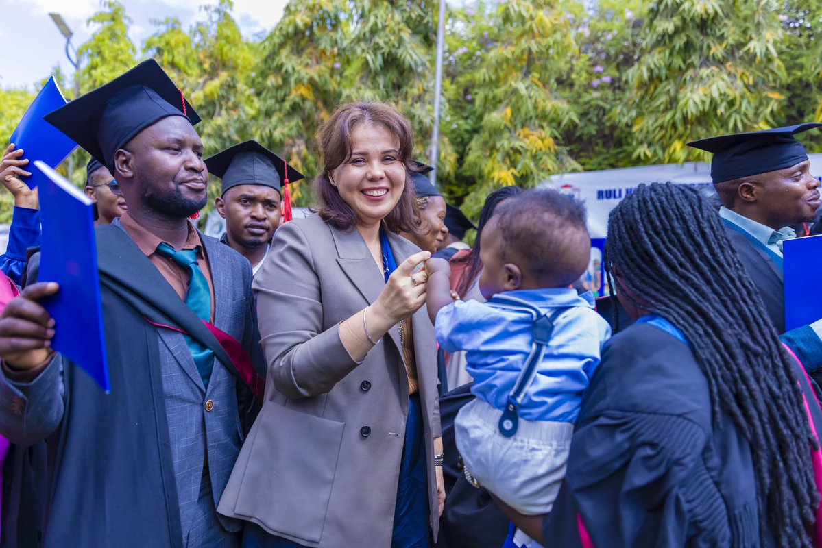 UNFPARwanda's tweet photo. Congratulations to 29 #AIMforChange scholarship recipients on graduating from the Bachelor’s &amp; Diploma Midwifery Program @HigherRhih 

Through the support of @IndiaKigali  of @UNOSSC ,UNFPA🇷🇼 is able to strengthen the midwifery workforce &amp; quality maternal healthcare in Rwanda. https://t.co/zrIQJIVaF4
