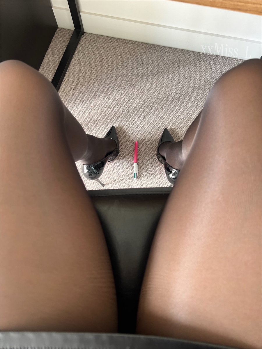 lucyylemons's tweet photo. If I dropped my pen would you get it for me? https://t.co/7mc3Lf1ddy