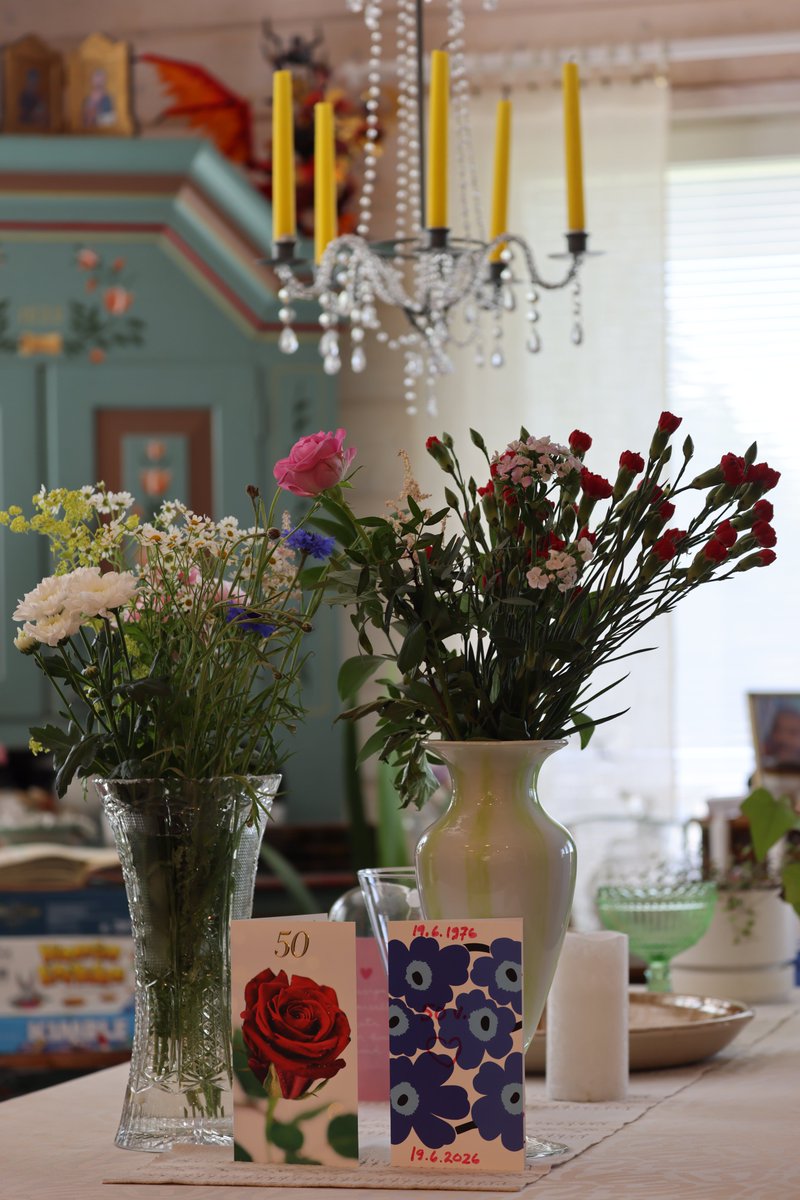 Whitefoxre's tweet photo. Äidin &amp; isän kultahääpäivä! Mom &amp; Dad's 50th wedding anniversary! 💐😊

Hyvää Juhannusta! 🤍🦊 https://t.co/abKdakNzN2