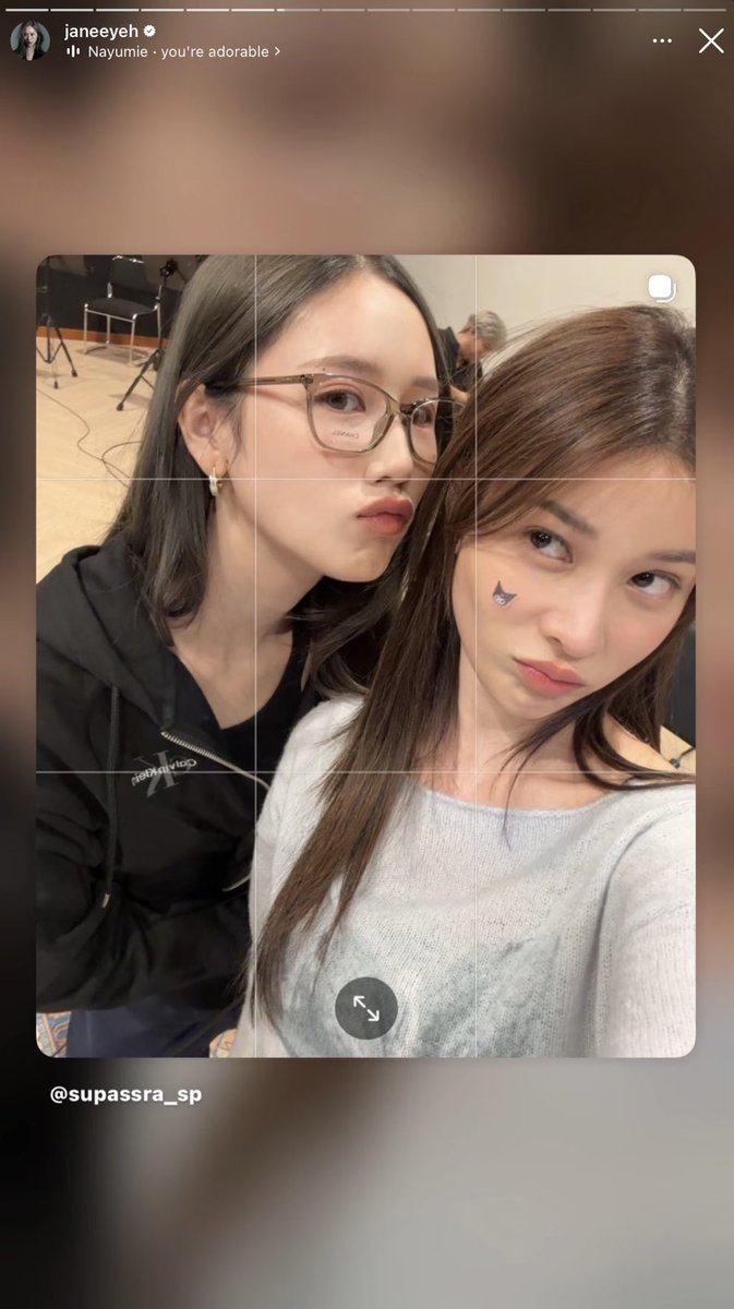 yoplejustk's tweet photo. ตอนแรกเจนเย่แชร์โพสต์พี่เก้าลงสตอรี่ด้วยรูปแรก ซักพักลบแล้วแชร์ใหม่เป็นรูปสุดท้ายแทน แบบนี้แปลว่าอะไรคะ https://t.co/pq3NTB0muV