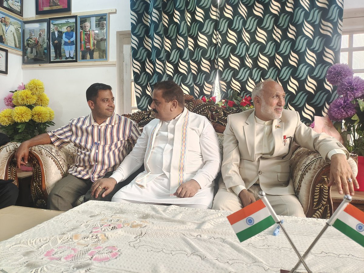 bjpbudgam4's tweet photo. District-Level Swachhata Abhiyan Held in Budgam Under "12 Saal Bemisaal" Initiative

A district-level Swachhata Abhiyan was organised in Budgam following an interaction with local traders under the "12 Saal Bemisaal" campaign. https://t.co/olVp3t2kaB