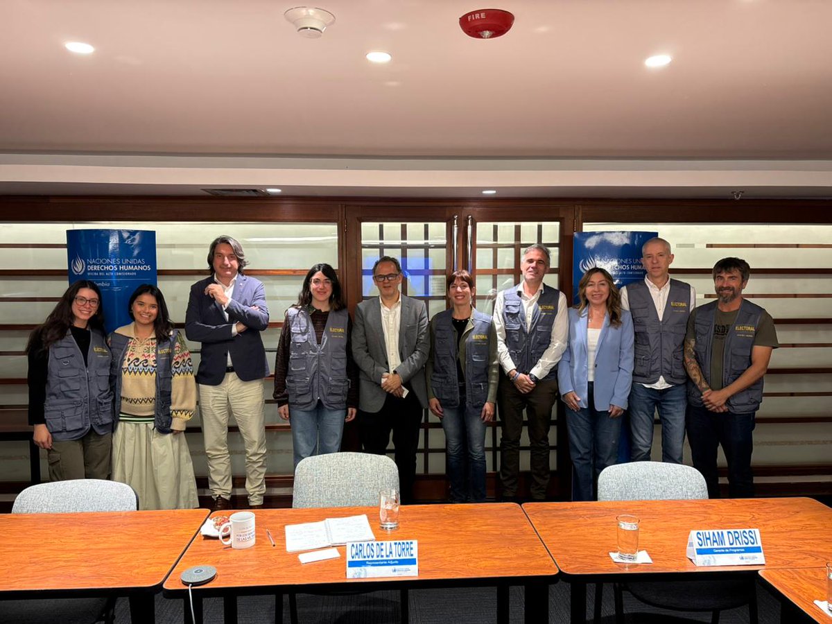 TaulaColombia's tweet photo. 📸5: Oficina de l'ONU per als Drets Humans a Colòmbia (@ONUHumanRights )
📸6: Plataformes de DDHH (Coordinación Colombia-Europa-EEUU @coeuropa , Plataforma Colombiana de DDHH, Paz y Desarrollo, La Alianza @LaAlianzaOrgSoc )
📸7: Signants de pau 
📸8. Temblores (@TembloresOng ) https://t.co/U4ifVQZNeI
