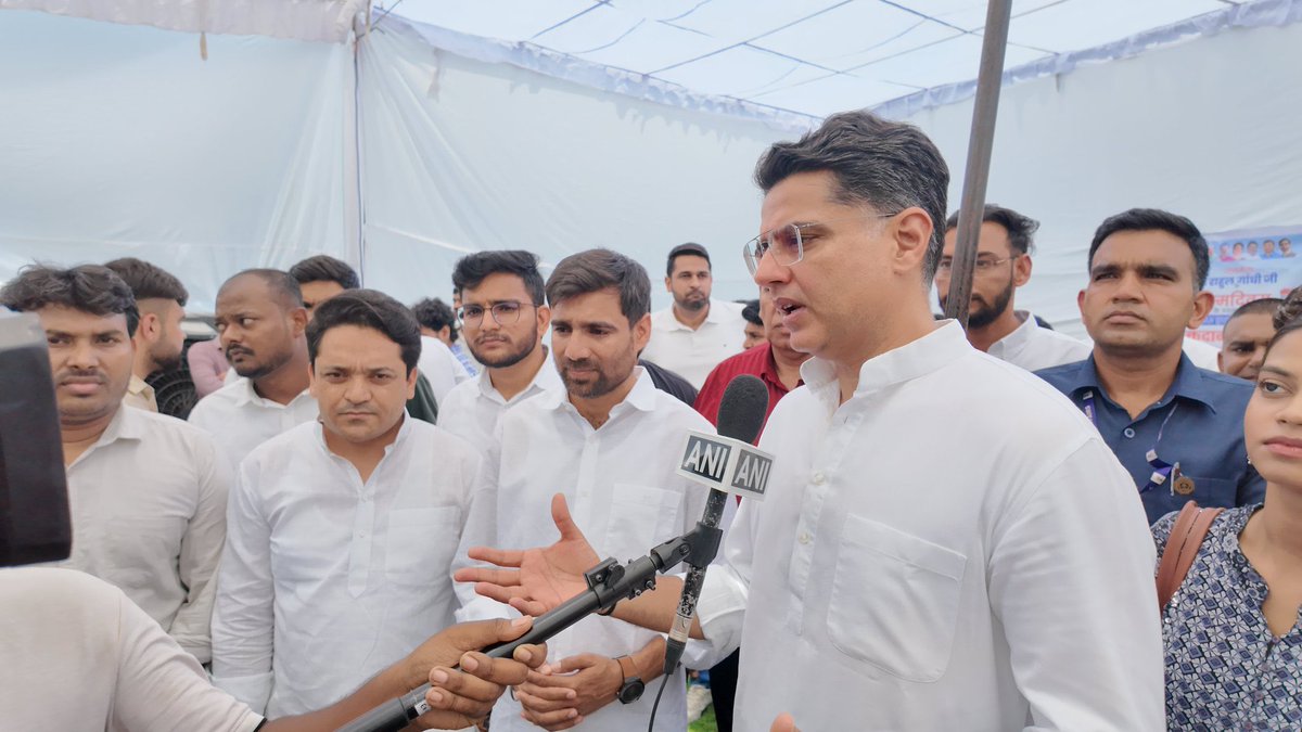 LakhrajAwana's tweet photo. नेता प्रतिपक्ष श्री @RahulGandhi जी क�� जन्मदिवस के अवसर पर @nsui राष्ट्रीय कार्यालय में आयोजित रक्तदान शिविर में युवाओं और छात्रों ने बढ़-चढ़कर भाग लेते हुए सेवा और मानवता का संदेश दिया।

AICC के राष्ट्रीय महासचिव श्री @SachinPilot जी की प्रेरणादायी उपस्थिति ने युवाओं में जनसेवा के प्रति नई ऊर्जा का संचार किया। 
@VinodJakharIN