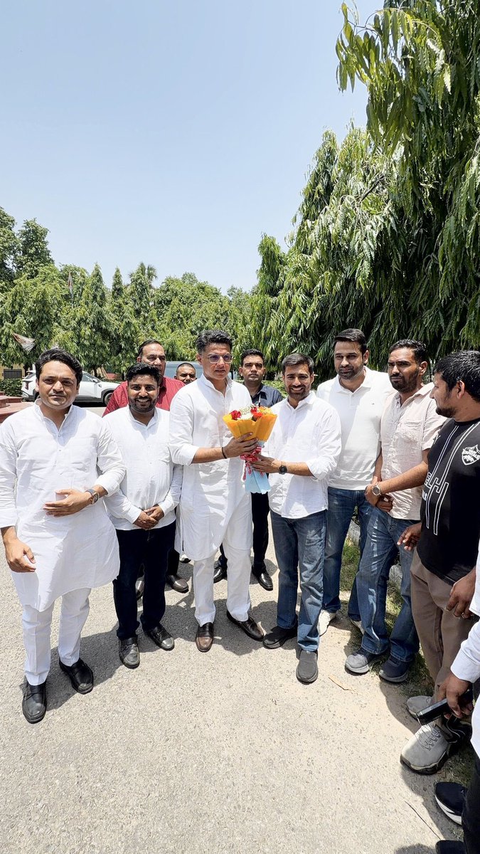 LakhrajAwana's tweet photo. नेता प्रतिपक्ष श्री @RahulGandhi जी क�� जन्मदिवस के अवसर पर @nsui राष्ट्रीय कार्यालय में आयोजित रक्तदान शिविर में युवाओं और छात्रों ने बढ़-चढ़कर भाग लेते हुए सेवा और मानवता का संदेश दिया।

AICC के राष्ट्रीय महासचिव श्री @SachinPilot जी की प्रेरणादायी उपस्थिति ने युवाओं में जनसेवा के प्रति नई ऊर्जा का संचार किया। 
@VinodJakharIN
