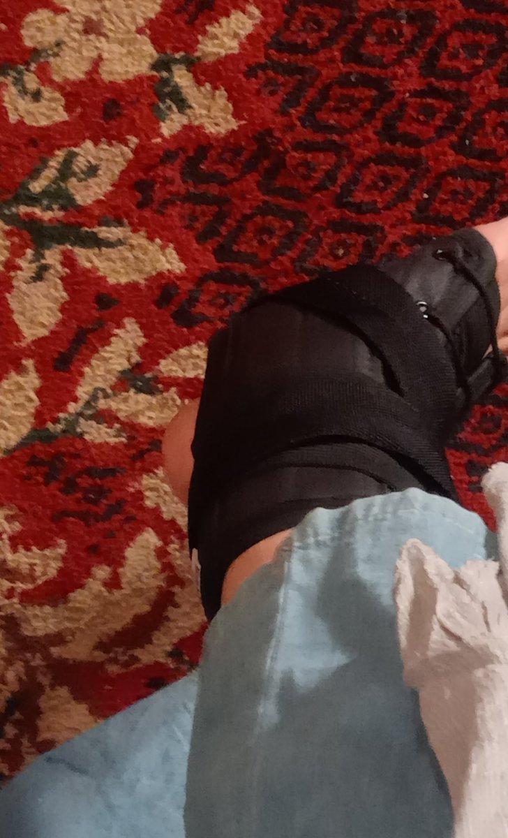 المطرب المحجب عصام كاريكا tweet media