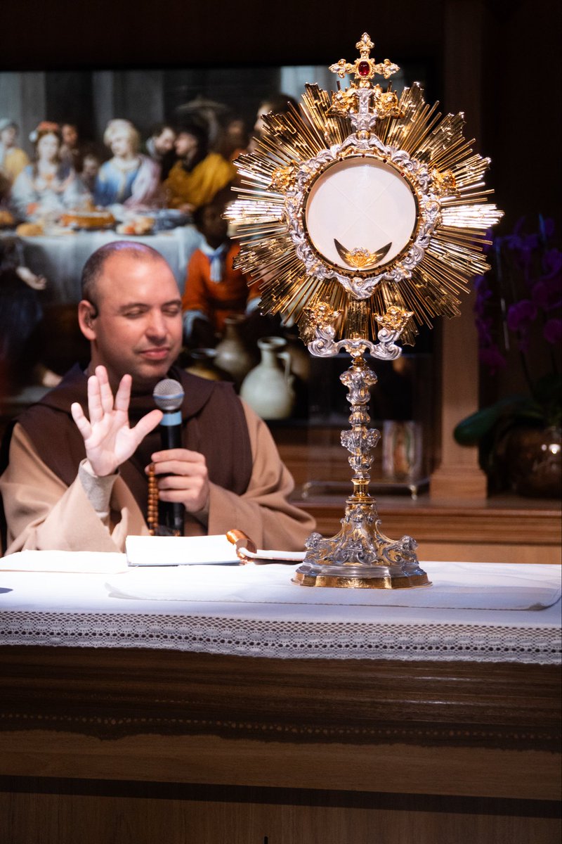 FreiGilsonCMES's tweet photo. Minha gente, que alegria rezar o Santo Rosário com vocês nesta sexta-feira! 🙏
Foi muito especial. Tenho certeza de que Deus falou profundamente aos nossos corações através das músicas, da meditação da Palavra de Deus, da oração e dos testemunhos que ouvimos. Foi lindo!
Aproveito também para agradecer pela generosidade de vocês. Estamos muito próximos dos 100%, e acredito que na próxima semana chegaremos lá. Vocês sabem do que estou falando. Muito obrigado, de coração!
Até sexta-feira que vem, se Deus quiser.
E me conta aqui nos comentários: qual foi o momento que mais te marcou hoje?
