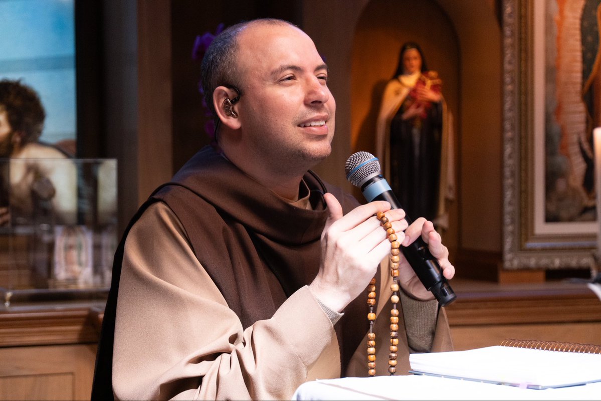 FreiGilsonCMES's tweet photo. Minha gente, que alegria rezar o Santo Rosário com vocês nesta sexta-feira! 🙏
Foi muito especial. Tenho certeza de que Deus falou profundamente aos nossos corações através das músicas, da meditação da Palavra de Deus, da oração e dos testemunhos que ouvimos. Foi lindo!
Aproveito também para agradecer pela generosidade de vocês. Estamos muito próximos dos 100%, e acredito que na próxima semana chegaremos lá. Vocês sabem do que estou falando. Muito obrigado, de coração!
Até sexta-feira que vem, se Deus quiser.
E me conta aqui nos comentários: qual foi o momento que mais te marcou hoje?