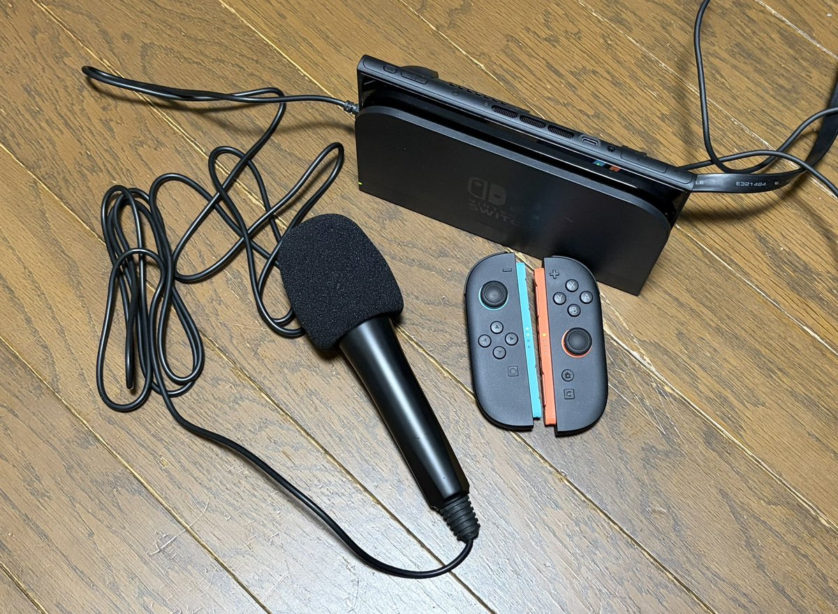 syou526's tweet photo. いくつかの歌番組を視聴していたら、無性に歌いたくなり、マイクとカラオケ利用権を購入。

くまのプーさんやドラクエなどの曲を中心に練習。80点前後が多いですね〜。

90日間の利用権の間に好きな曲はもちろん、普段歌わない曲も挑戦しようと思います。

#おうちカラオケ https://t.co/8dsTKVcv25