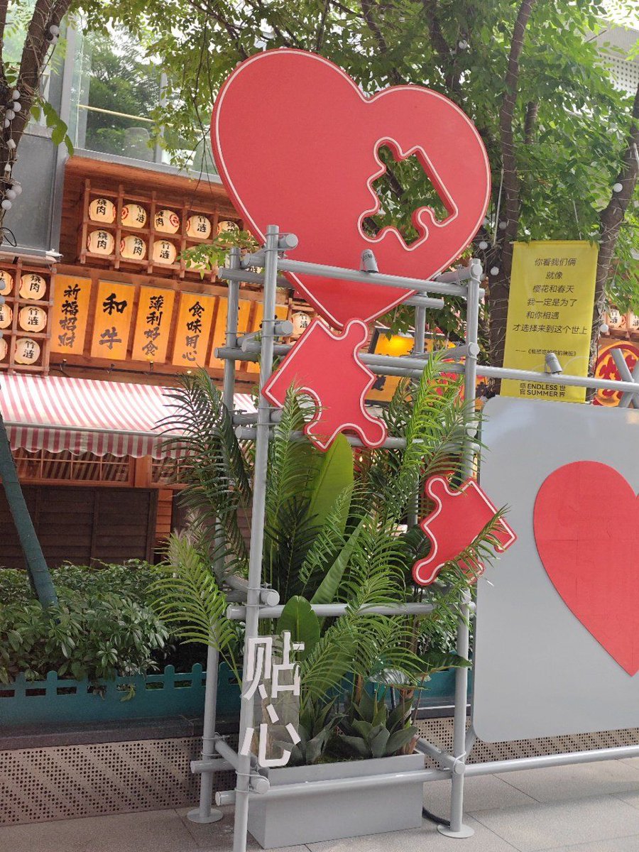 jlight023's tweet photo. [Community yard sale this Sat 9AM-2PM at Oak Park! Find pre-loved items, support local neighbors, and grab free homemade cookies. Come join us!]， https://t.co/P0gjWwHWYB