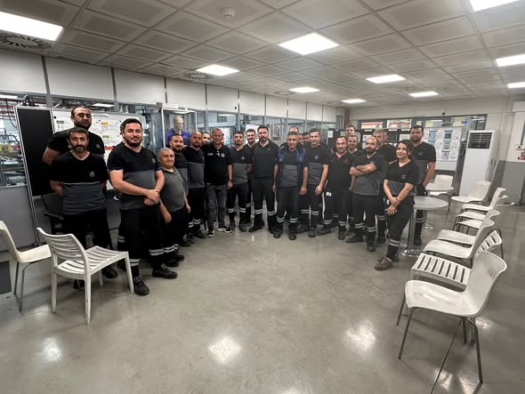 Sb1Tms's tweet photo. Mercedes Benz Türk A.Ş. de 07.30 - 15.30 Vardiyasında İşyeri Temsilcilerimiz ;
Çalışan Üyelerimiz ile Bir Araya Gelerek Güncel Konular Hakkında Bilgi Alış Verişinde Bulundular.
#TürkMetalSendikası
#UysalALTUNDAĞ
#Aksaray1NoluŞube https://t.co/TozxZF6kYp