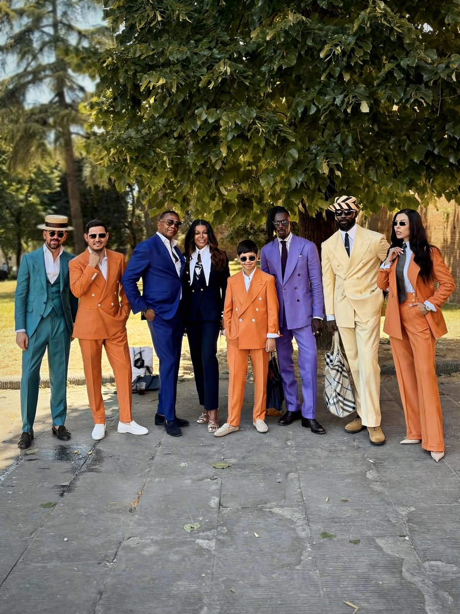 AJMoscoso's tweet photo. En Florencia, la elegancia no se exhibe, se vive. Y el estilo, siempre encuentra su mejor escenario: Pitti Uomo 110, mucho más que moda... 🩵✨🇮🇹 #PittiUomo 

📸 #tasteshutter https://t.co/K6QNuqgGon