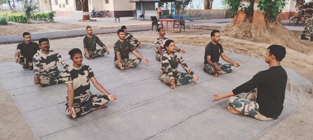 jamidarkachora's tweet photo. A healthy body and a calm mind are the foundations of healthy ageing. Embrace yoga and unlock lifelong wellness. 🌿✨
#YogawithBSF #YogaForHealthyAgeing #FitIndia https://t.co/KkRJ0MbISR