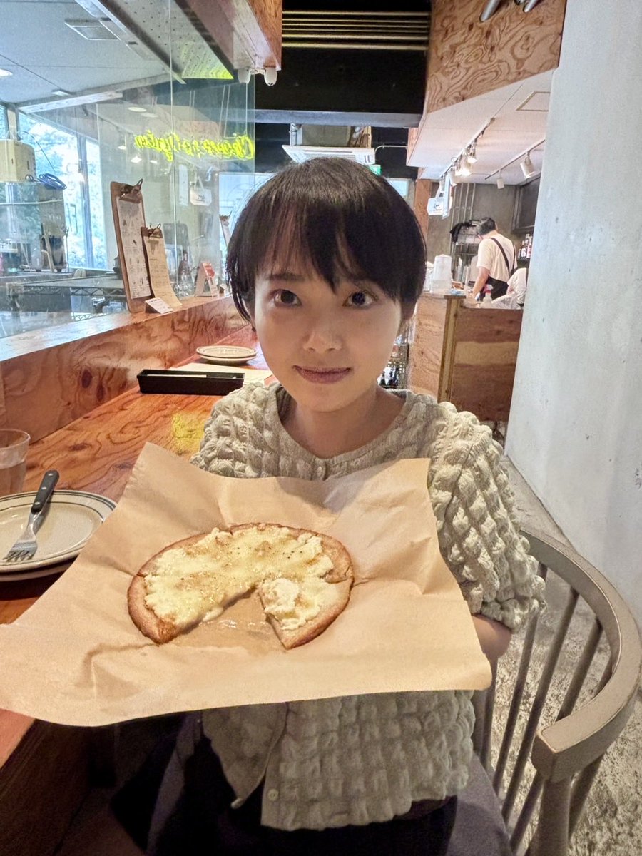 Yuriashogi's tweet photo. 渋谷にあるCHEESE STANDに行きました🧀
いろんな種類のチーズが食べられて美味しかったです😋 https://t.co/Qv6ULNoa4N