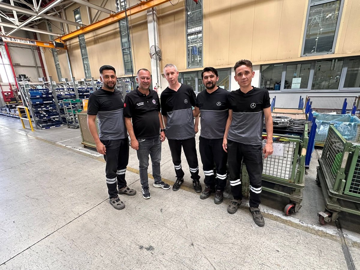 Sb1Tms's tweet photo. Mercedes Benz Türk A.Ş. de 07.30 - 15.30 Vardiyasında İşyeri Temsilcilerimiz ;
Çalışan Üyelerimiz ile Bir Araya Gelerek Güncel Konular Hakkında Bilgi Alış Verişinde Bulundular.
#TürkMetalSendikası
#UysalALTUNDAĞ
#Aksaray1NoluŞube https://t.co/FK9loZD9Pk