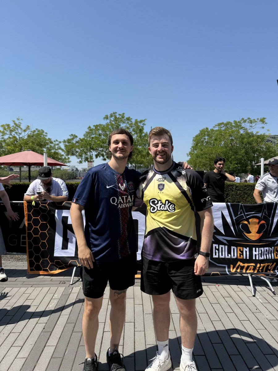 TeamVitalityCS's tweet photo. We got the UK buff 🇬🇧

@PacTM2 🤝 @kingmezii https://t.co/5syrFs7w3M