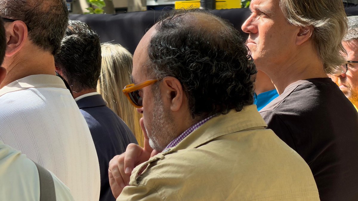 JuntsxStAndreu's tweet photo. Un any més recordem el dolor i la pèrdua de les víctimes de l’atentat de Hipercor. El regidor de @Junts_BCN @josep_rius, la regidora @LleoCarme, el regidor @arnauvivesjuan, la diputada @pilarcalvo13 i la consellera portaveu de @JuntsxStAndreu @menagadea i el conseller @delacruzsalaX han assistit a l’homenatge. No oblidem.
