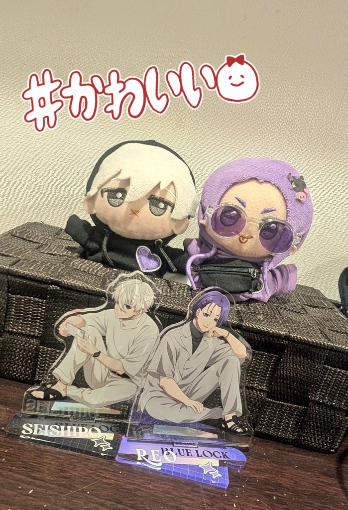 m13633939's tweet photo. とりあえずホテル着いた…今回のお供はこちらで…。ビジホは机の感じとか狭くてこれはコレで顔面近で好き♡ https://t.co/TQF3ldoTex
