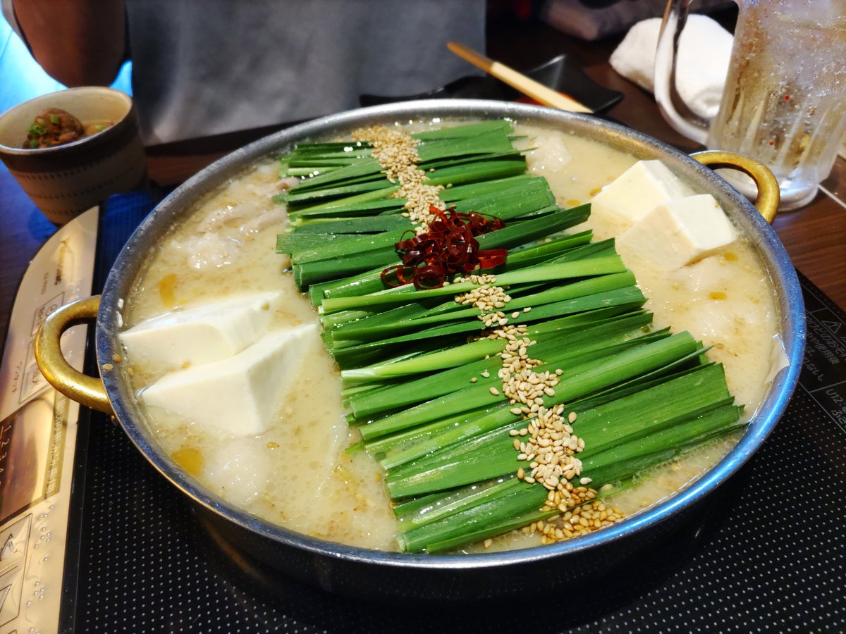 nan_puu's tweet photo. 博多にもつ鍋を食べに来た🍶 https://t.co/3hLmPxf0pQ