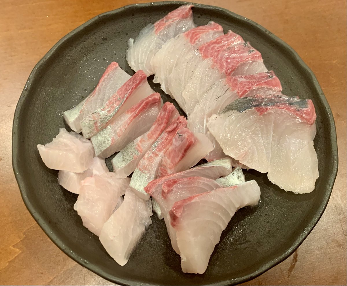 _red_devil_ao's tweet photo. 今日のご飯は釣堀で釣ったカンパチの刺身とかま焼き☺️ https://t.co/aiZGSsPFZw