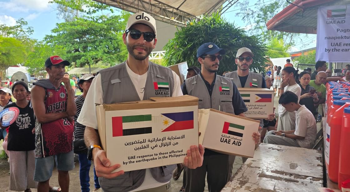 DrAliAlameri's tweet photo. مرة أخرى تثبت الإمارات أن الإنسانية لا تعرف حدوداً.

ضمن الاستجابة العاجلة لزلزال الفلبين، وزع فريق الإمارات الإنساني 700 سلة غذائية و500 جالون مياه على الأسر المتضررة، لتكون الإمارات الدولة العربية الوحيدة الحاضرة على الأرض لدعم المنكوبين. 🇦🇪 https://t.co/wSfEiYNAKj