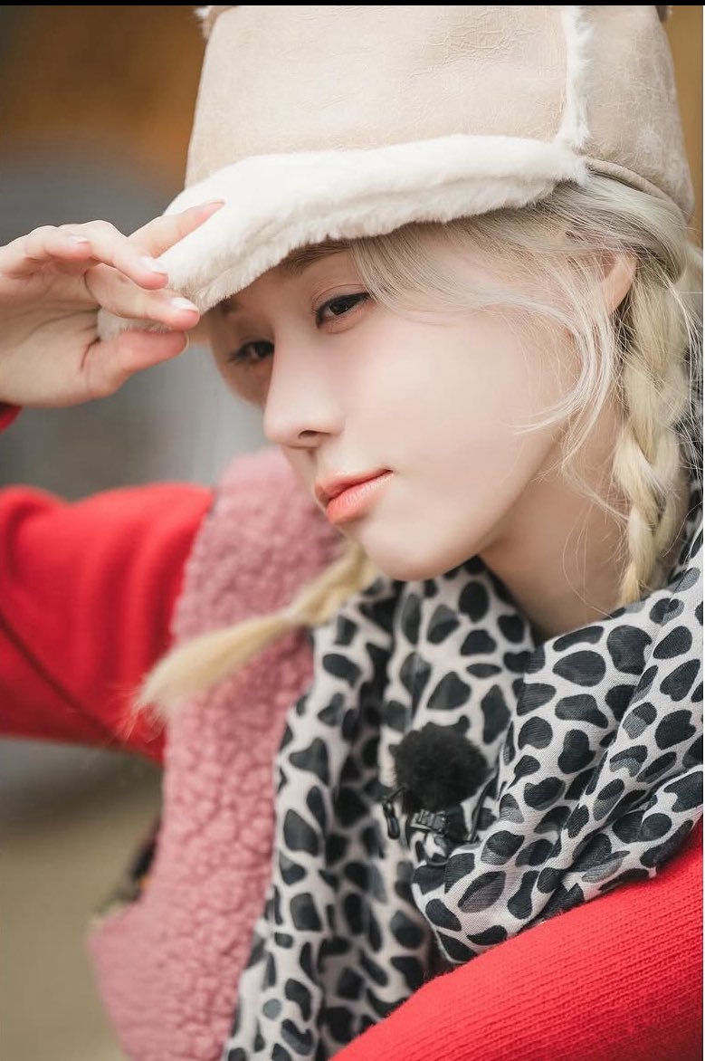 wntrstats's tweet photo. I can take whatever, put it all over my body. That’s FASHION 💋

#WINTER #윈터 #金旼炡 #冬子 #aespa #æspa #에스파 #ウィンター https://t.co/XuqbpoGhUj