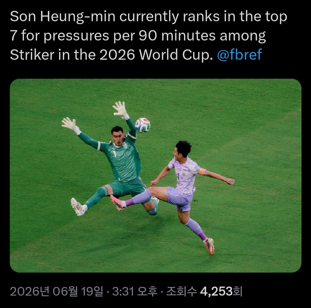 hoperun1224's tweet photo. 속도, 압박 횟수, 실력 등 캡틴보다 나은 선수가? 그들의 고무줄 잣대는 캡틴 손흥민이 축구를 제일 못하는 선수가 되어야 한다. 얼마나 여론몰이가 잘 됐는지 손흥민이 느려졌다고 국대 은퇴 종용하는 몰지각한 댓글들이 쓰이는지... 협회 그늘에서 자란 선수가 아니라서 치우고 싶은 건 아니고? https://t.co/fC6bhFFS3l