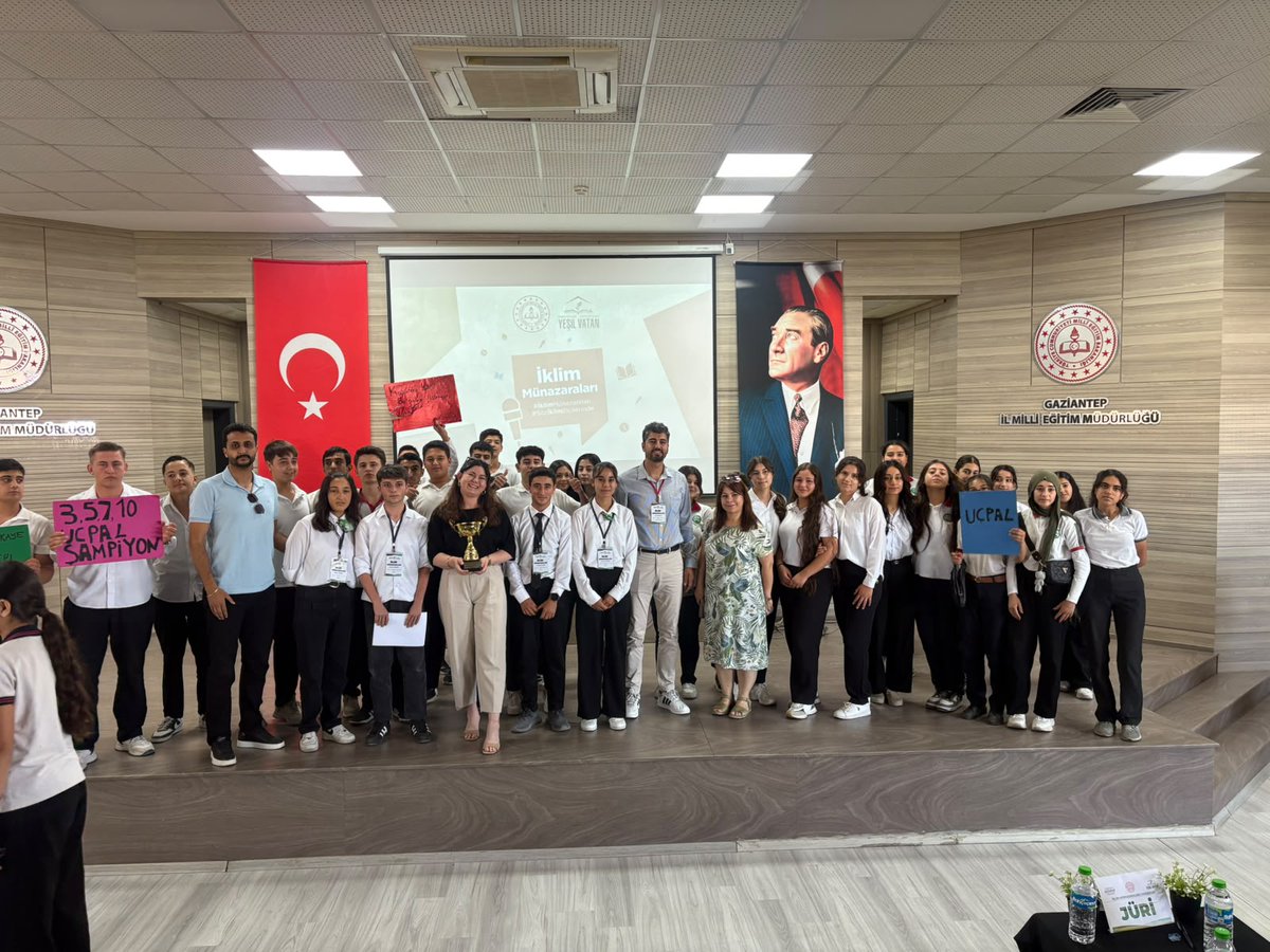 NizipilceMEM's tweet photo. 🏆 Nizip Uluyatır Çok Programlı Anadolu Lisesinden Büyük Başarı

Gaziantep İl Millî Eğitim Müdürlüğü tarafından yürütülen “Yeşil Vatan Benim Okulum Geleceğe Çare Projesi” kapsamında düzenlenen İklim Münazaraları Yarışmasında, Nizip Uluyatır Çok Programlı Anadolu Lisesi öğrencileri Lise Düzeyi Birincilik Ödülünü kazanarak ilçemize büyük gurur yaşattı.

Başarıda emeği geçen okul yönetimini, öğretmenlerimizi ve öğrencilerimizi tebrik ediyor, başarılarının devamını diliyoruz. 👏🌿🏆

@tcmeb @gantepvaliligi @Gaziantep_MEM @Dr_Onderarpaci @nizipgovtr @cengizgundes46