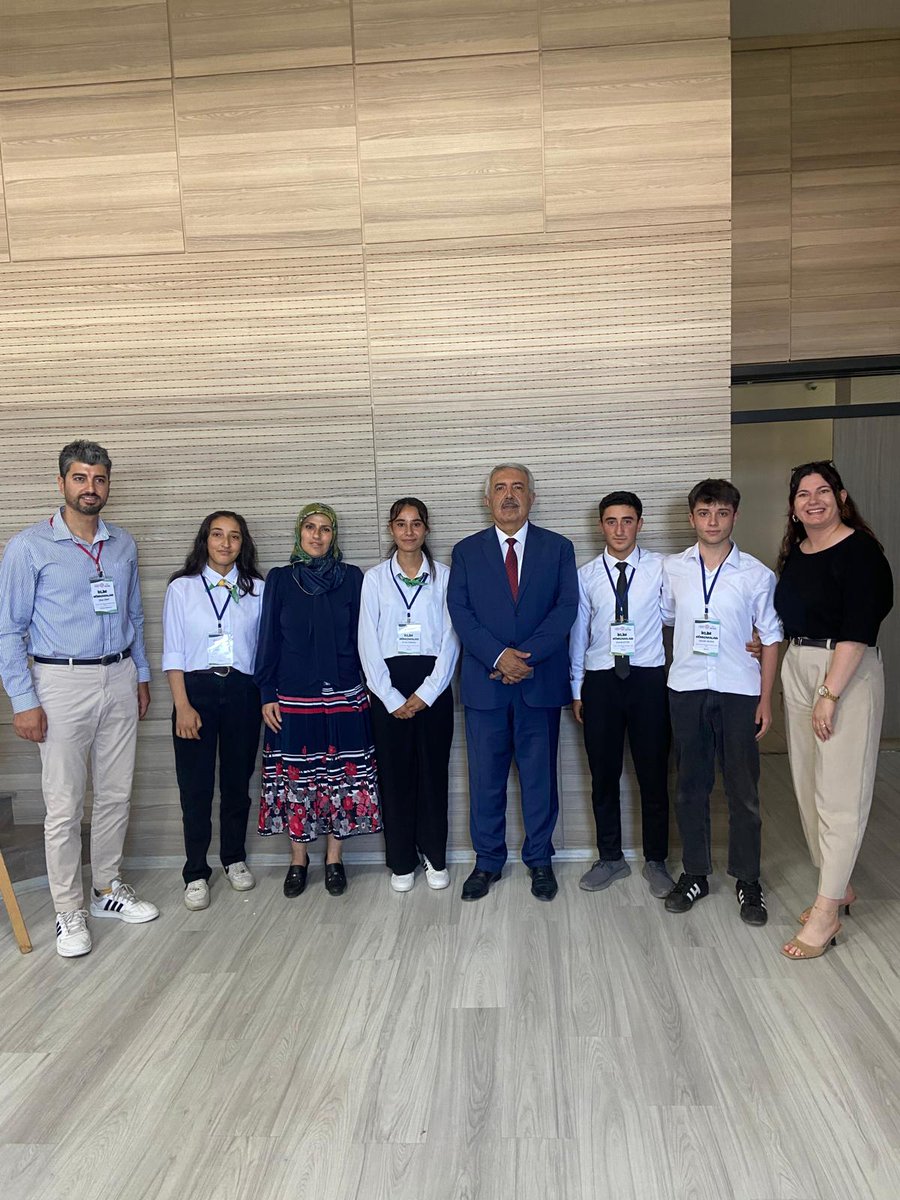 NizipilceMEM's tweet photo. 🏆 Nizip Uluyatır Çok Programlı Anadolu Lisesinden Büyük Başarı

Gaziantep İl Millî Eğitim Müdürlüğü tarafından yürütülen “Yeşil Vatan Benim Okulum Geleceğe Çare Projesi” kapsamında düzenlenen İklim Münazaraları Yarışmasında, Nizip Uluyatır Çok Programlı Anadolu Lisesi öğrencileri Lise Düzeyi Birincilik Ödülünü kazanarak ilçemize büyük gurur yaşattı.

Başarıda emeği geçen okul yönetimini, öğretmenlerimizi ve öğrencilerimizi tebrik ediyor, başarılarının devamını diliyoruz. 👏🌿🏆

@tcmeb @gantepvaliligi @Gaziantep_MEM @Dr_Onderarpaci @nizipgovtr @cengizgundes46