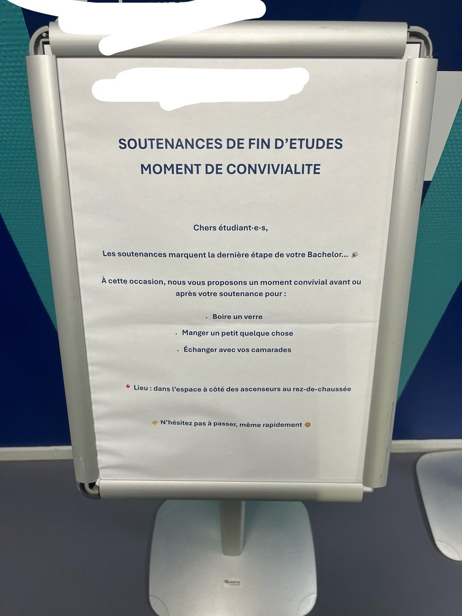 majinuser2's tweet photo. on va pas se forcer hein (ya deux carafes qui se battent en duel) https://t.co/ndyiqaSszn