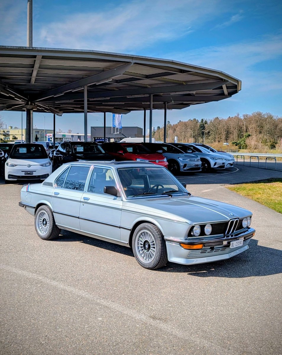 LienhardRacing's tweet photo. 1981 BMW E12 528i
Fahrzeug wurde im 2025 erfolgreich Veteranengeprüft.
CHF 35'500.–

©by 🤳🏼 K., 4132 Muttenz https://t.co/3GHmdluhSi