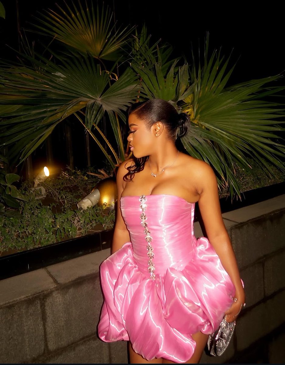 Dear_sterling's tweet photo. Pretty girl in pink. https://t.co/zvd6sF1GBN