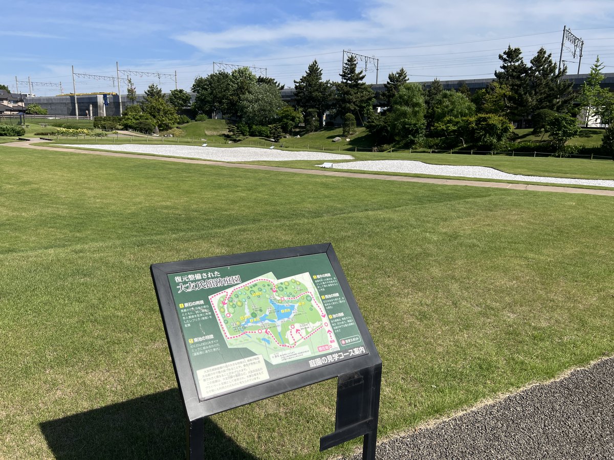 Toyoshiratake's tweet photo. 大分県大分市　顕徳町
中世大友氏時代の府内市街の中枢部。
大友氏館やキリスト教布教を許されたイエズス会により建てられた教会堂(デウス堂)があった。
町名の由来は教会堂を仏教寺院風に天徳寺と呼ばれたものが顕徳寺に転訛、顕徳寺町と称されたもの。昭和39年の住居表示にて寺を抜いた現地名となる https://t.co/IQqIR0OTWW