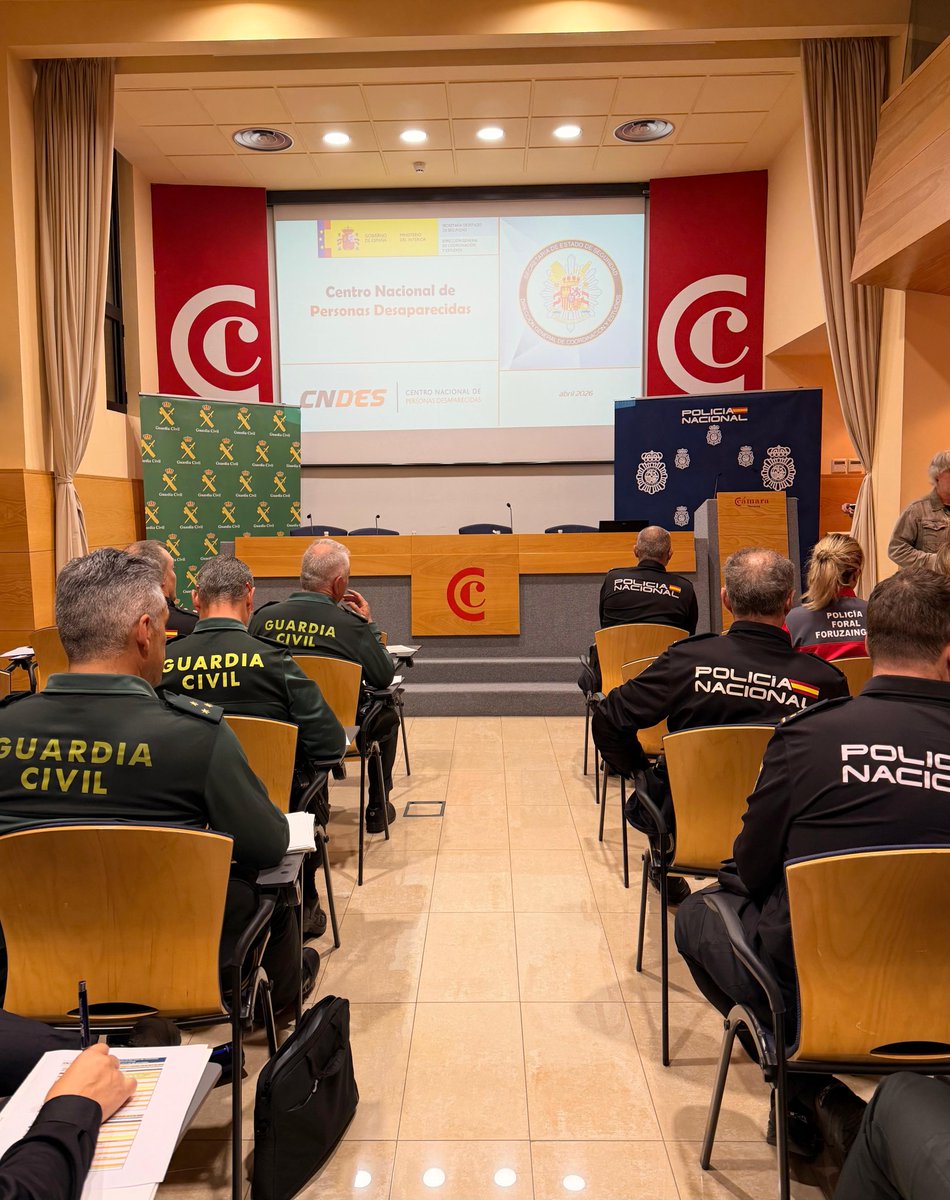 cndes_oficial's tweet photo. 🧑🏫Para #CNDES la especialización de las FFCCS en materia #PersonasDesaparecidas es fundamental, la #Formación📒forma parte de la de acción del II Plan Estratégico en materia de #PersonasDesaparecidas
Formación integral a Cuerpos policiales👮 para mejorar la resolución de casos https://t.co/SDdKK0jIW9