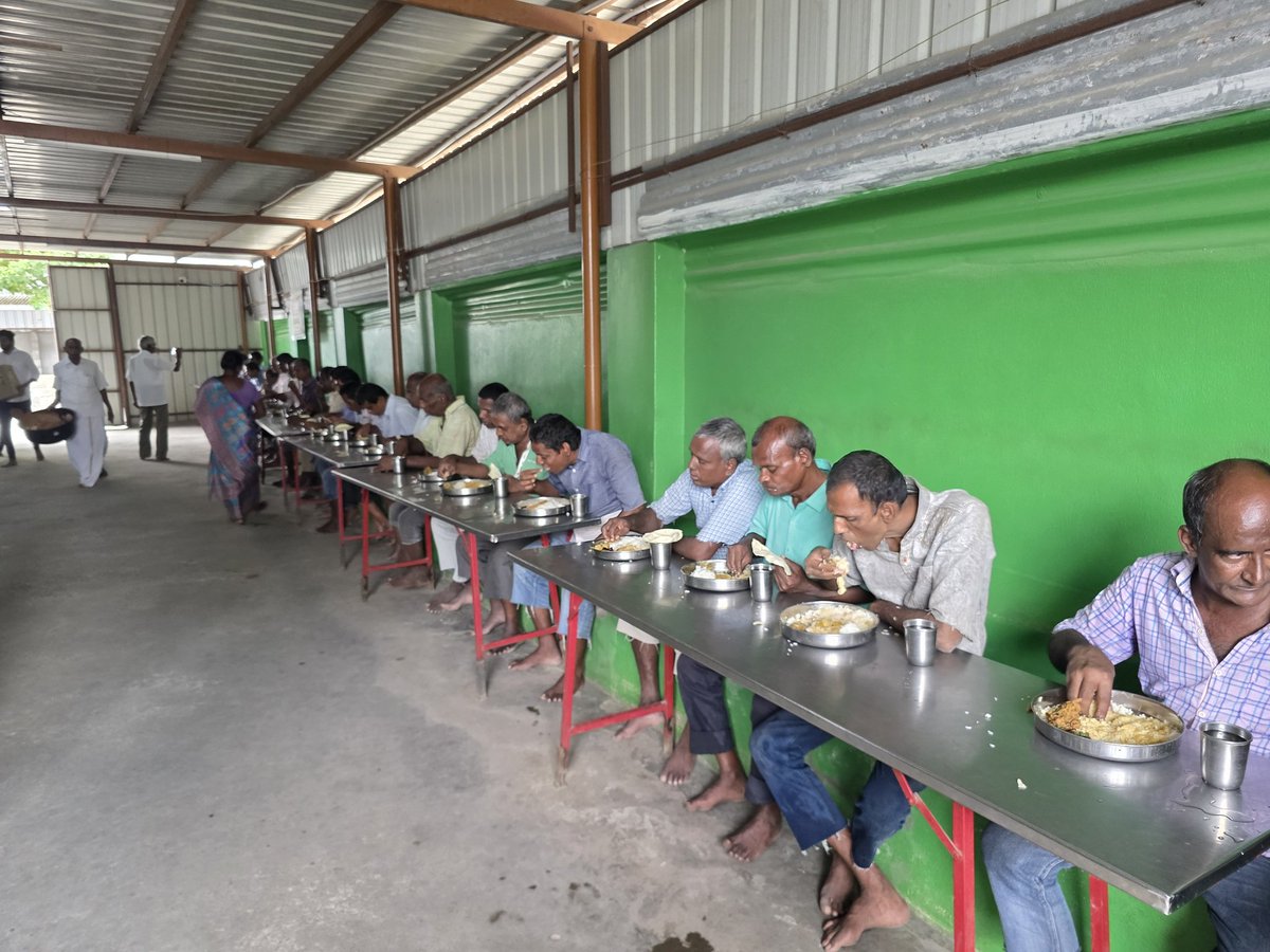 trsandeep's tweet photo. On the occasion of the birthday of Congress leader @RahulGandhi ji, a special lunch was provided to the S. Periyapalayam Karunai Illam mentally challenged charitable home by Mr. T.R. Sandeep , Vice President of Tiruppur City &amp; OB's  @TN_PYC 
@ShibinaVk @SagarikaRaoT @IYC https://t.co/vaIlVl4Z7s