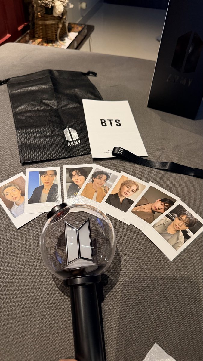 _ruhigupta's tweet photo. at last, we meet 🌙
after all this time, all these miles -
worth every second &amp; every penny 💜

#BTSLight #ARMY #BTS_ARİRANG https://t.co/WnpGgAN0n6