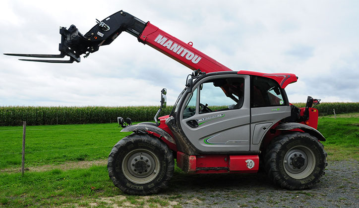 CliveFlucker's tweet photo. Telehandlers have the ability to adapt to wherever they are required, #Industrial or #Agricultural - find out how>> #ForkliftTraining #ForkliftSafety #Forklift #Telehandler #MaterialHandling #UK https://t.co/lRSNRKbILC https://t.co/z7FELF8GC4
