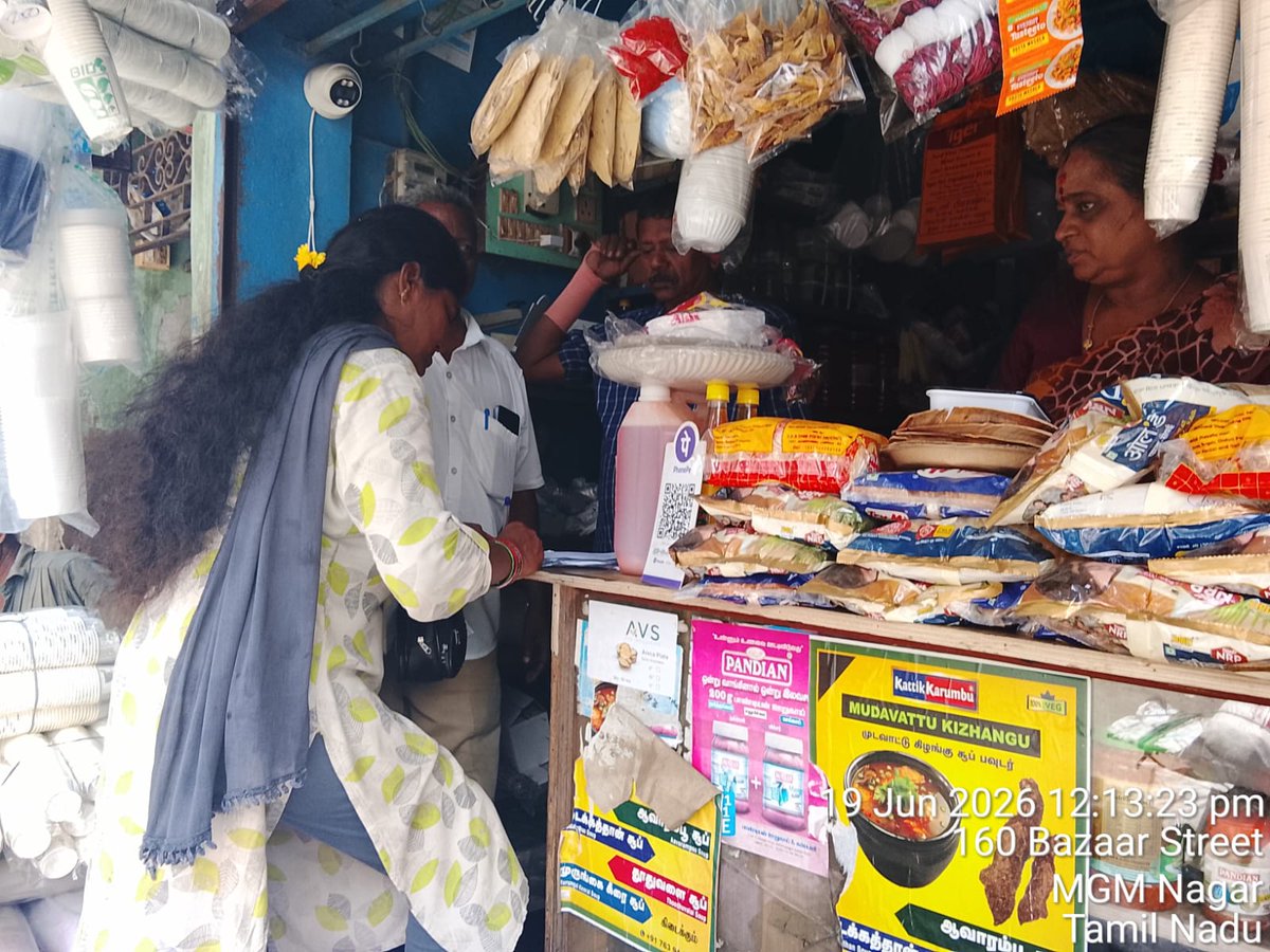 tiruvalur's tweet photo. Thiruvallur Municipality today Single Use Plastic seized  in Bazeer street ward no.6 https://t.co/5dzqM9nfAP