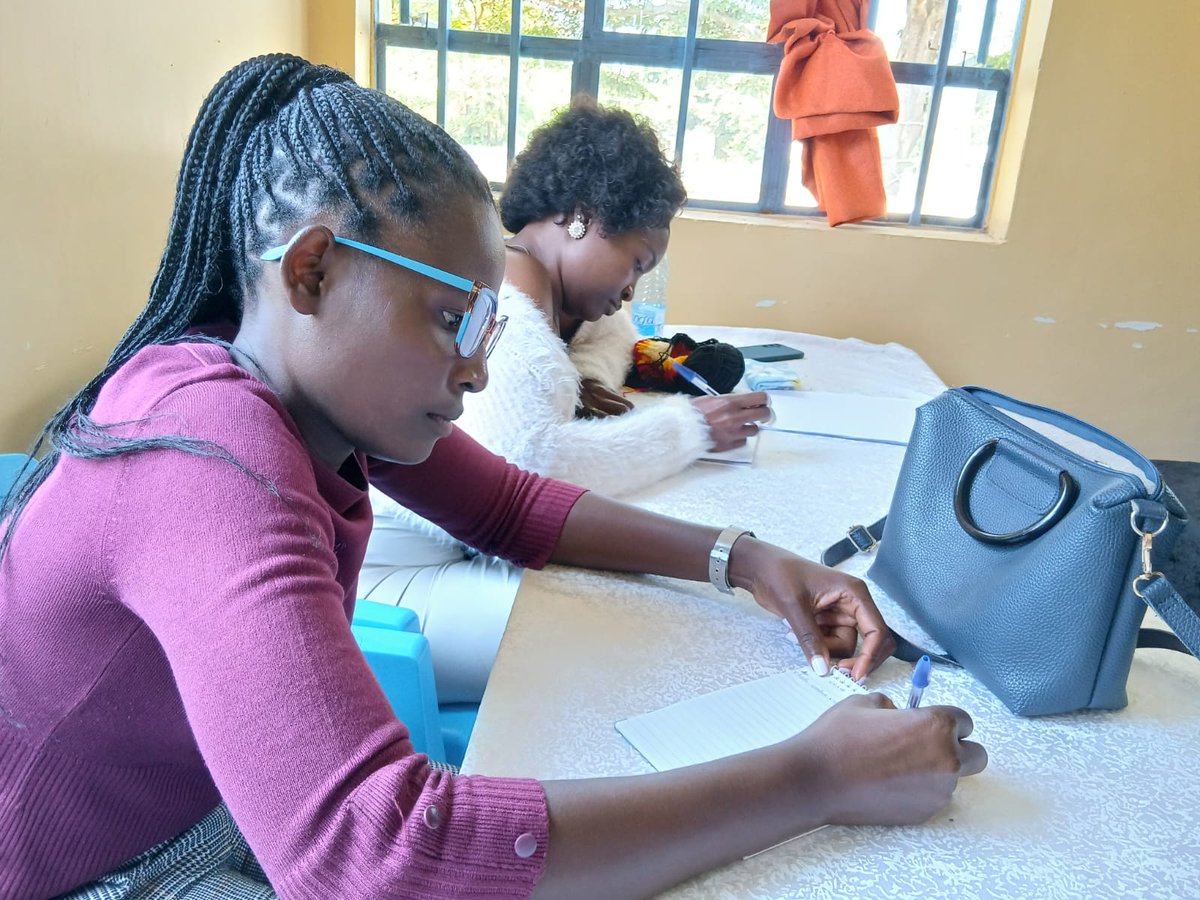 sndbxubuntu's tweet photo. This week our training took us to Seme Sub-County near Lake Victoria! We're glad to have expert Fakii Liwali join us; he curated the content our creatives are engaging with in class.
#YoungAfricaWorks #SanaraProgram #CreativeEconomy #YouthEmpowerment #BusinessDevelopmentSkills https://t.co/yr3XkiZ6Qy