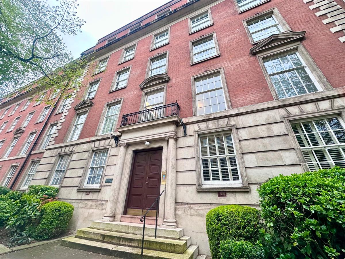SmartLettings2's tweet photo. Back on the market - 3 Bed Flat, Flat , Warwick House, Westgate Street, Cardiff, £2,450pcm. View details: https://t.co/G91mOcFIc8 https://t.co/C3Ee12HR7I